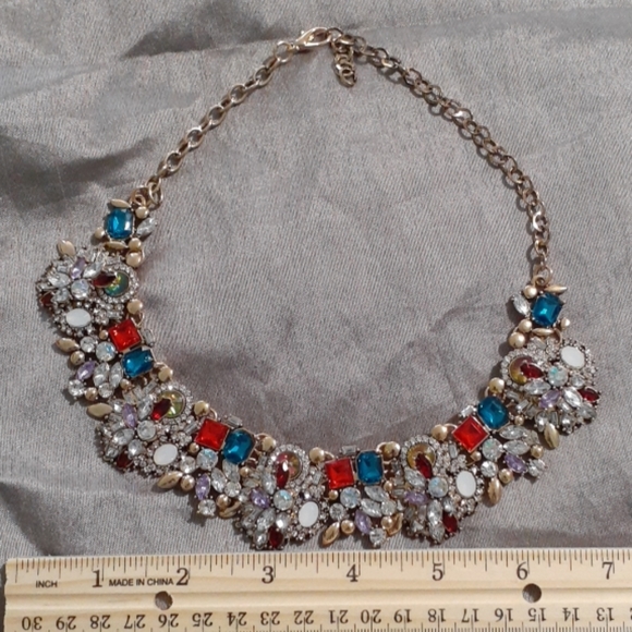 Beautiful Statement Necklace - Picture 4 of 4
